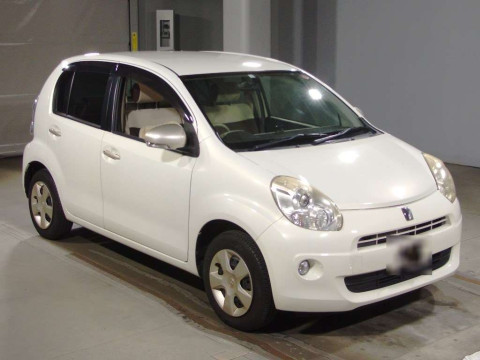 2010 Toyota Passo KGC30[2]