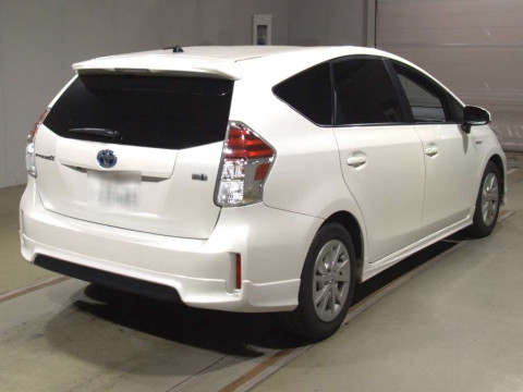 2015 Toyota Prius alpha ZVW41W[1]