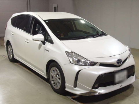 2015 Toyota Prius alpha ZVW41W[2]