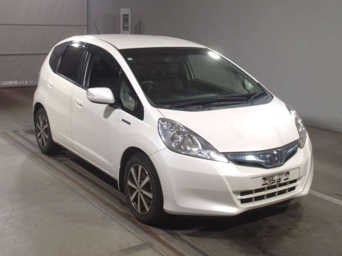 2013 Honda Fit Hybrid GP1[2]