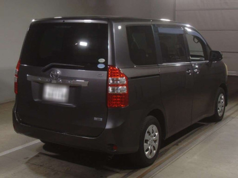 2011 Toyota Noah ZRR70G[1]