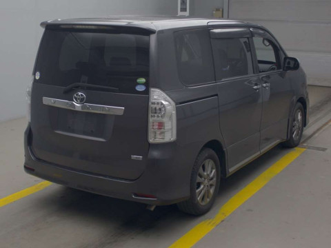 2012 Toyota Voxy ZRR70W[1]