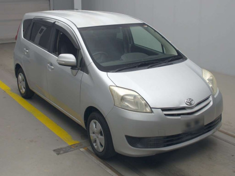 2010 Toyota Passo sette M502E[2]