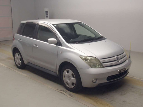 2005 Toyota IST NCP60[2]