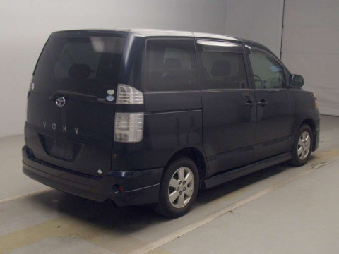 2005 Toyota Voxy AZR60G[1]