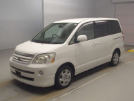 2004 Toyota Noah