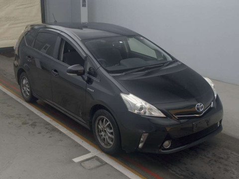 2012 Toyota Prius alpha ZVW41W[2]