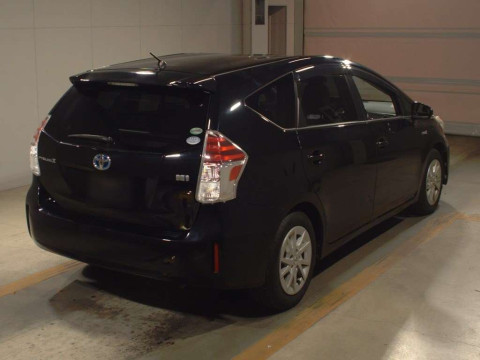 2015 Toyota Prius alpha ZVW41W[1]