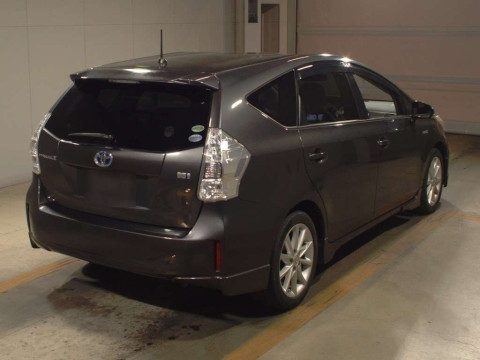 2012 Toyota Prius alpha ZVW41W[1]