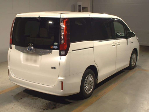 2014 Toyota Noah ZWR80G[1]