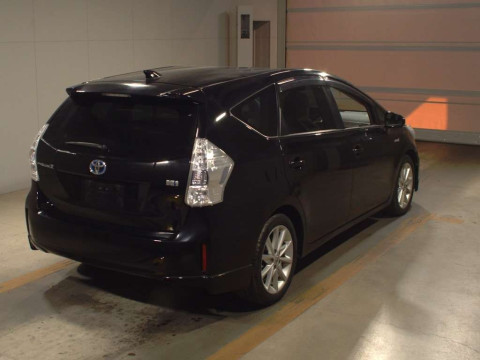 2013 Toyota Prius alpha ZVW41W[1]