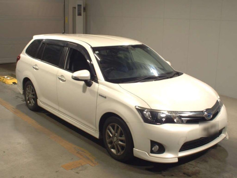 2015 Toyota Corolla Fielder NKE165G[2]