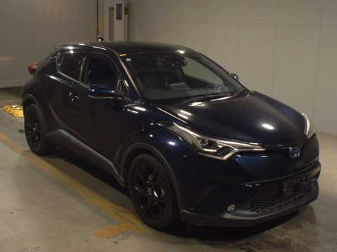 2019 Toyota C-HR ZYX10[2]