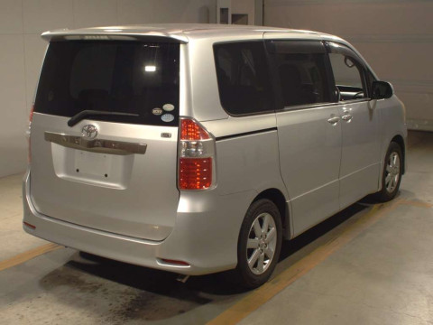 2008 Toyota Noah ZRR70W[1]