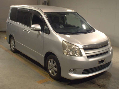 2008 Toyota Noah ZRR70W[2]