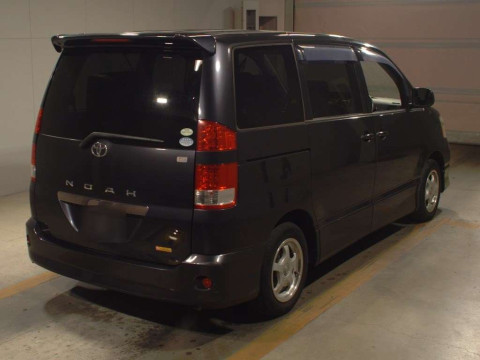 2006 Toyota Noah AZR60G[1]