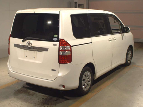 2013 Toyota Noah ZRR70G[1]