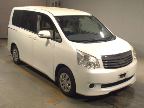 2013 Toyota Noah ZRR70G[2]