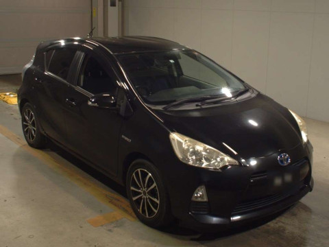 2012 Toyota Aqua NHP10[2]