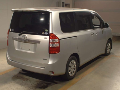 2012 Toyota Noah ZRR70G[1]