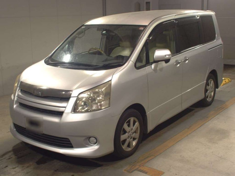 2010 Toyota Noah ZRR70W[0]