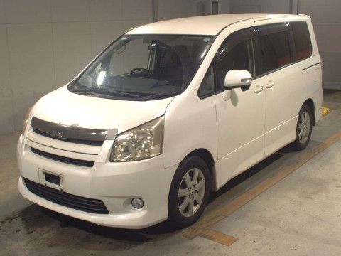 2010 Toyota Noah ZRR70W[0]