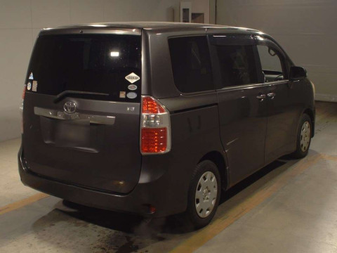 2010 Toyota Noah ZRR70G[1]