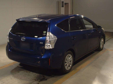 2014 Toyota Prius alpha ZVW41W[1]