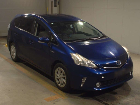 2014 Toyota Prius alpha ZVW41W[2]