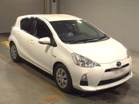 2012 Toyota Aqua NHP10[2]