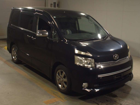 2010 Toyota Voxy ZRR70W[2]