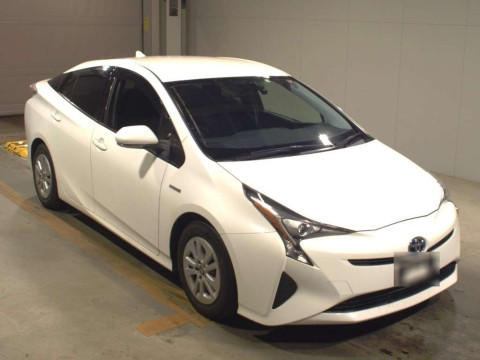 2018 Toyota Prius ZVW50[2]