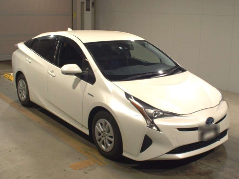 2018 Toyota Prius ZVW50[2]