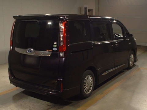 2014 Toyota Noah ZWR80G[1]