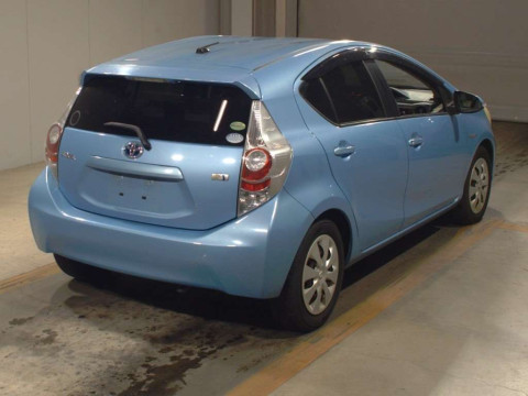 2012 Toyota Aqua NHP10[1]