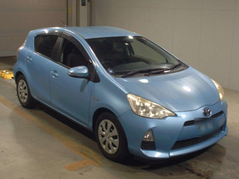 2012 Toyota Aqua NHP10[2]