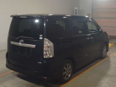 2009 Toyota Voxy ZRR70W[1]