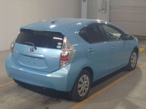 2012 Toyota Aqua NHP10[1]