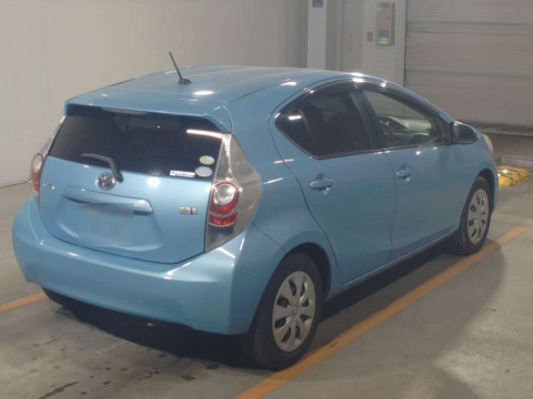 2012 Toyota Aqua NHP10[1]