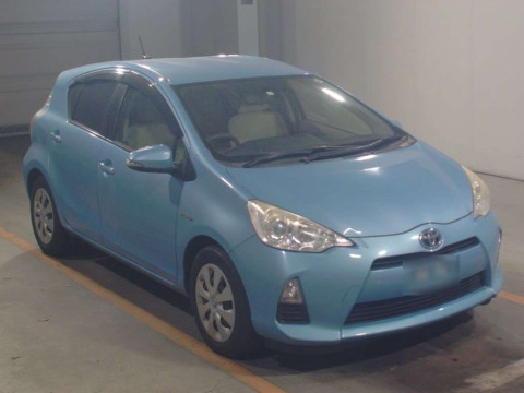 2012 Toyota Aqua NHP10[2]