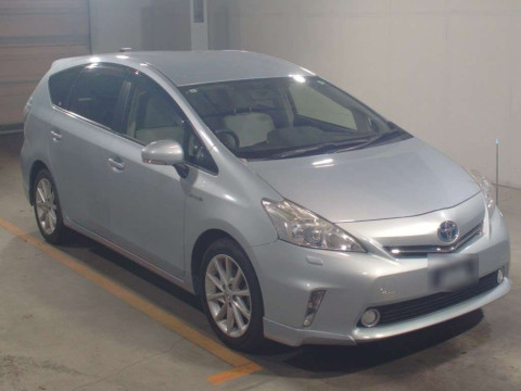 2012 Toyota Prius alpha ZVW41W[2]