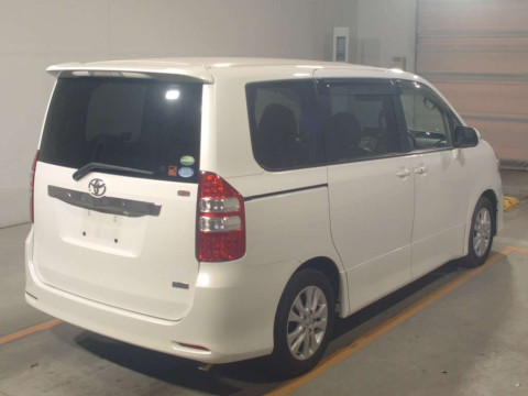 2012 Toyota Noah ZRR70W[1]