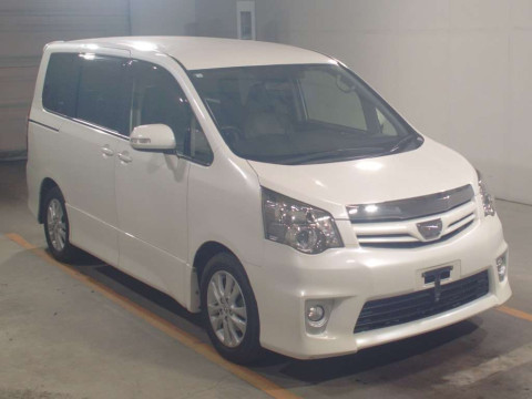 2012 Toyota Noah ZRR70W[2]