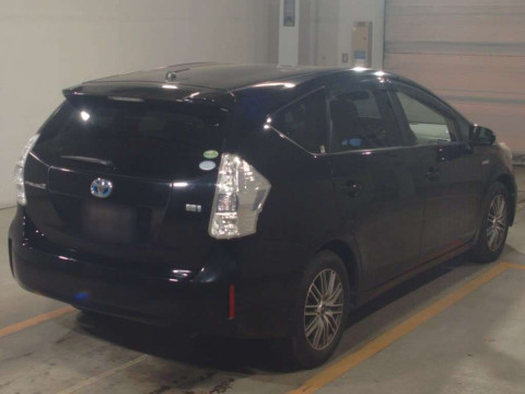 2014 Toyota Prius alpha ZVW41W[1]