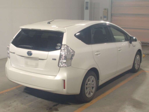 2011 Toyota Prius alpha ZVW41W[1]