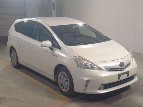 2011 Toyota Prius alpha ZVW41W[2]