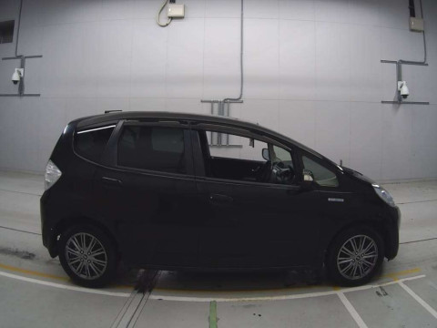 2013 Honda Fit Hybrid GP1[2]