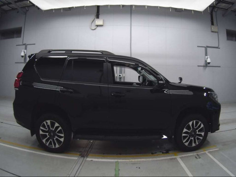 2021 Toyota Land Cruiser Prado TRJ150W[2]