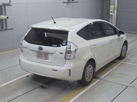 2012 Toyota Prius alpha ZVW40W[1]