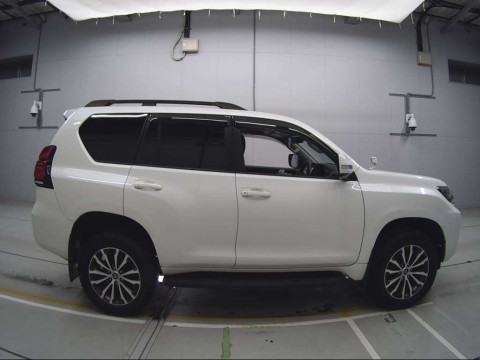 2019 Toyota Land Cruiser Prado TRJ150W[2]